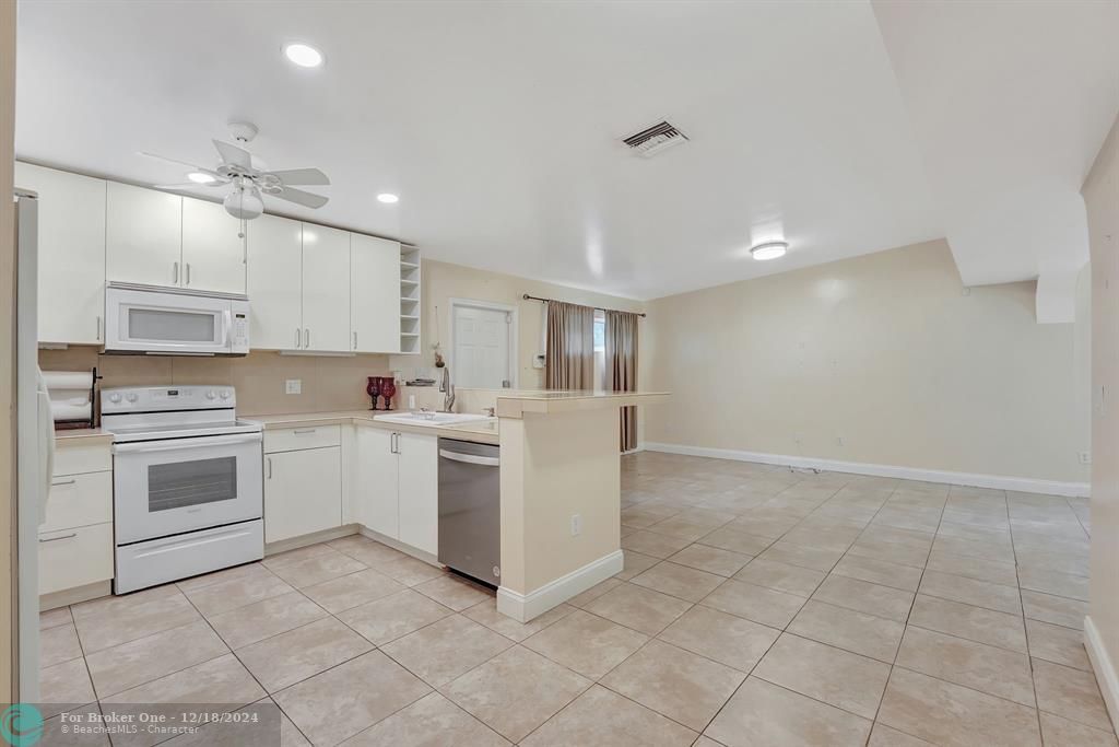 Active With Contract: $499,000 (3 beds, 2 baths, 1586 Square Feet)