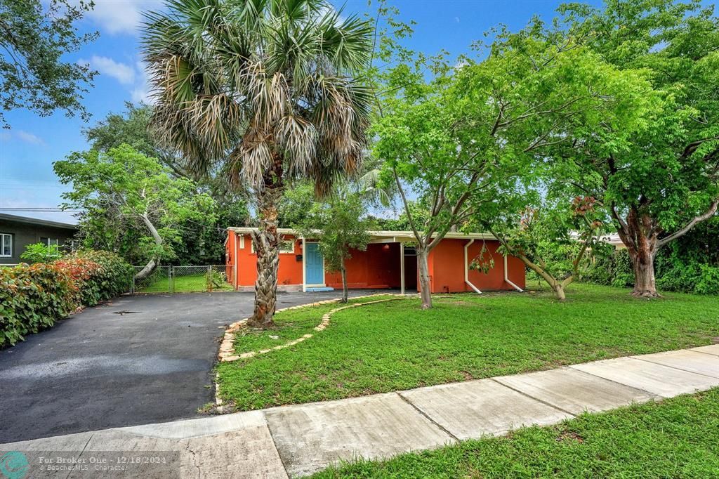 Active With Contract: $499,000 (3 beds, 2 baths, 1586 Square Feet)