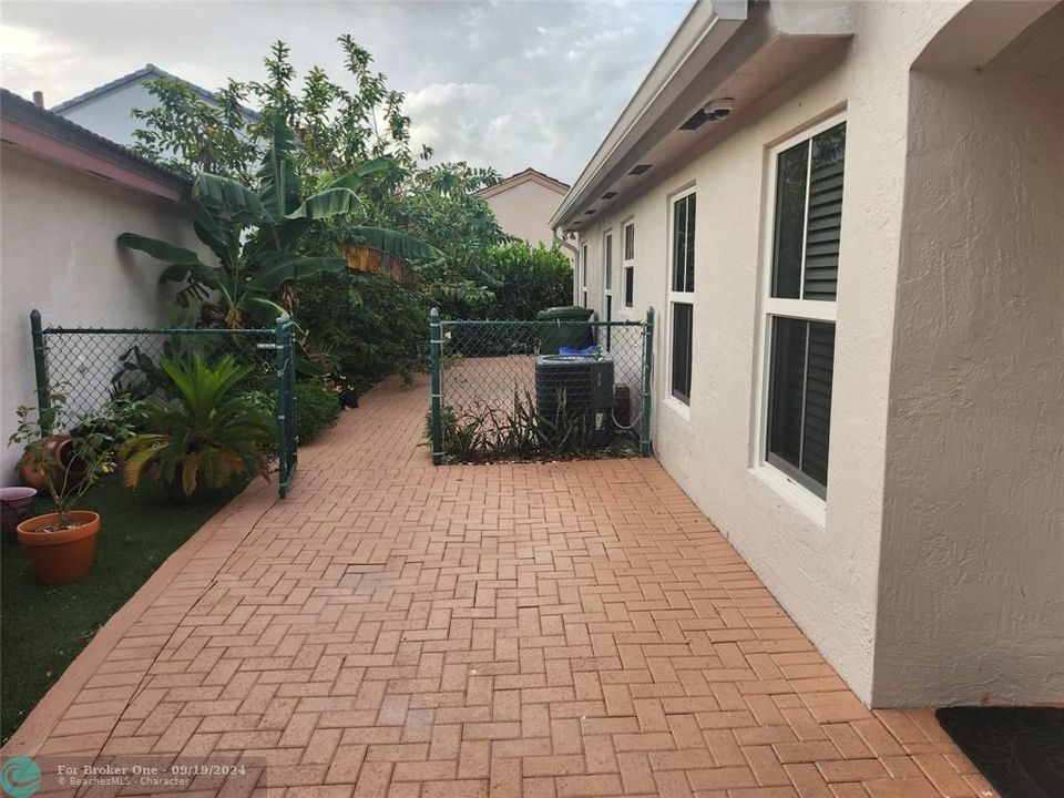 En Venta: $569,000 (3 camas, 2 baños, 1402 Pies cuadrados)