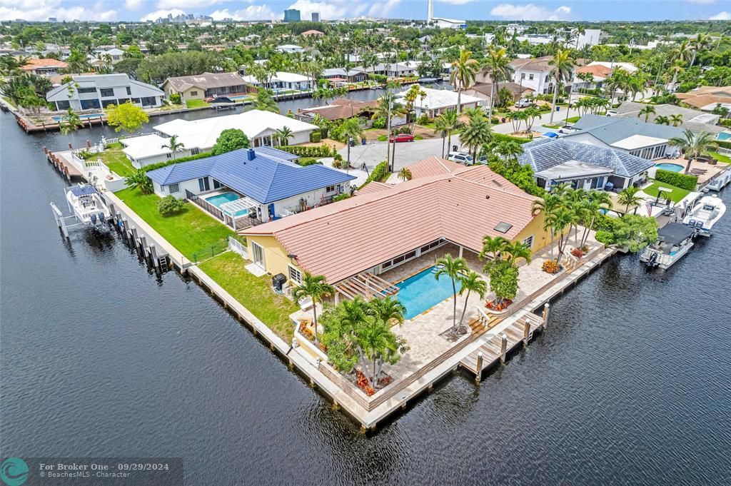 For Sale: $1,849,000 (4 beds, 2 baths, 3822 Square Feet)