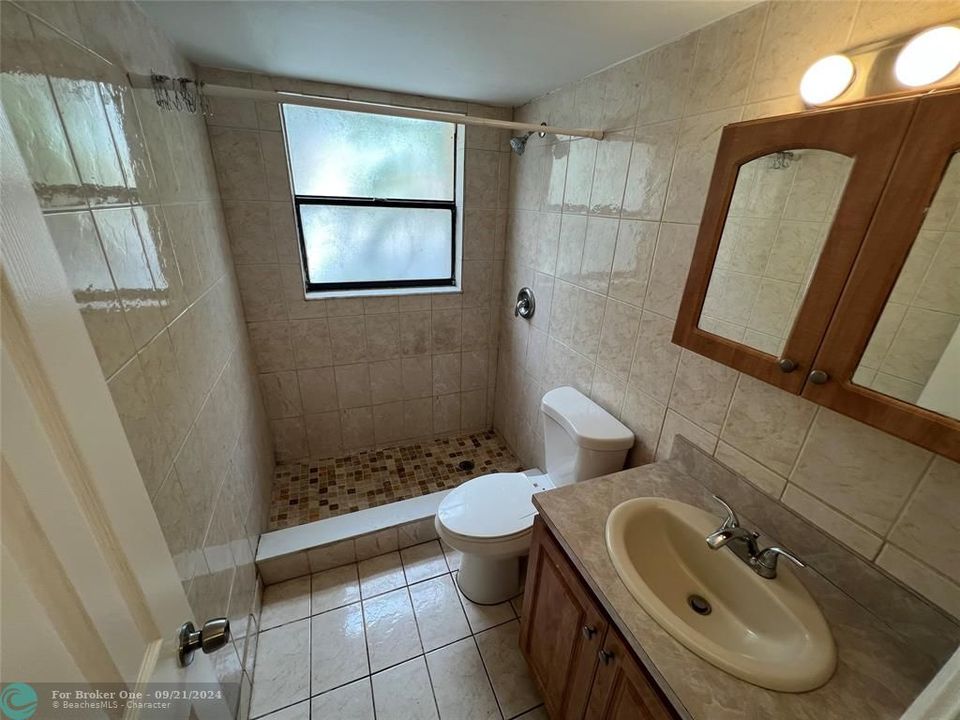 For Sale: $209,900 (2 beds, 2 baths, 950 Square Feet)