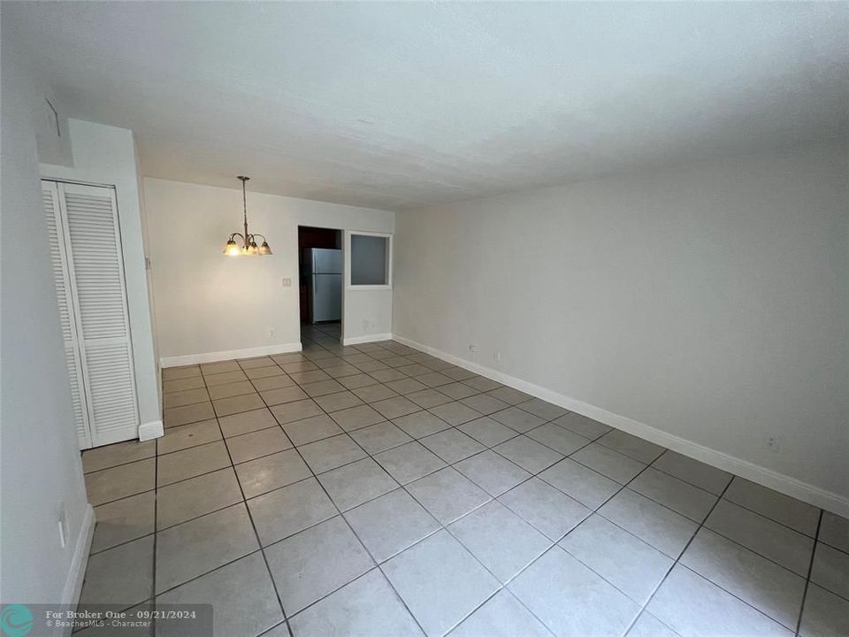 For Sale: $209,900 (2 beds, 2 baths, 950 Square Feet)