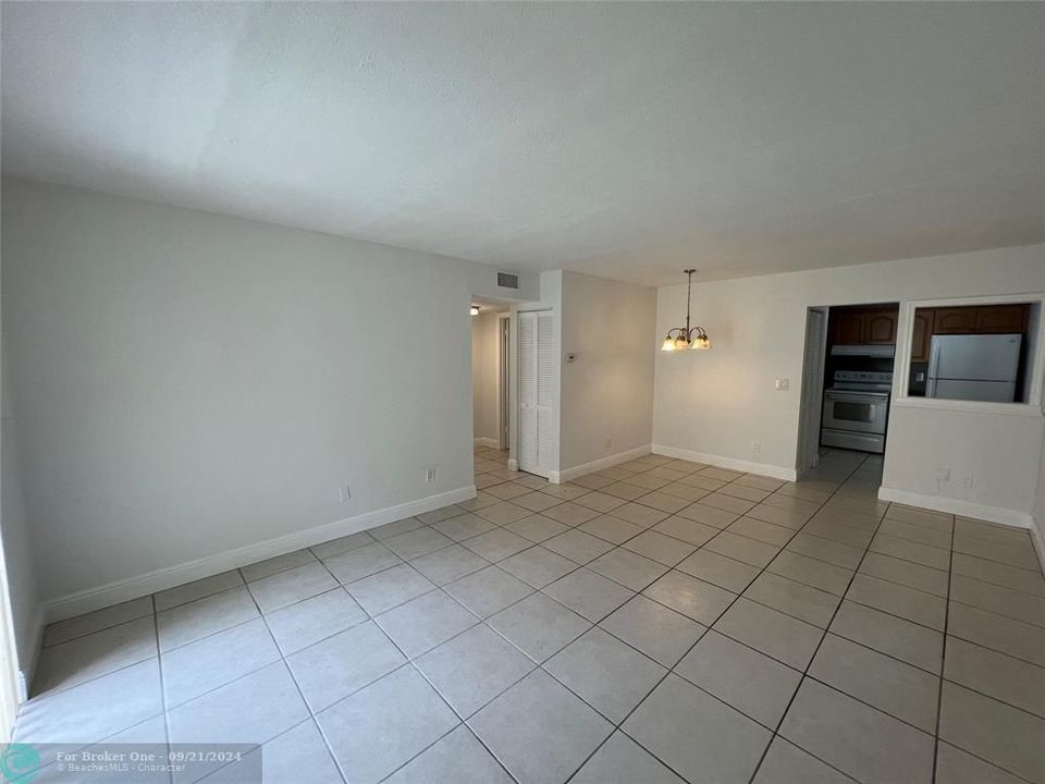 For Sale: $209,900 (2 beds, 2 baths, 950 Square Feet)