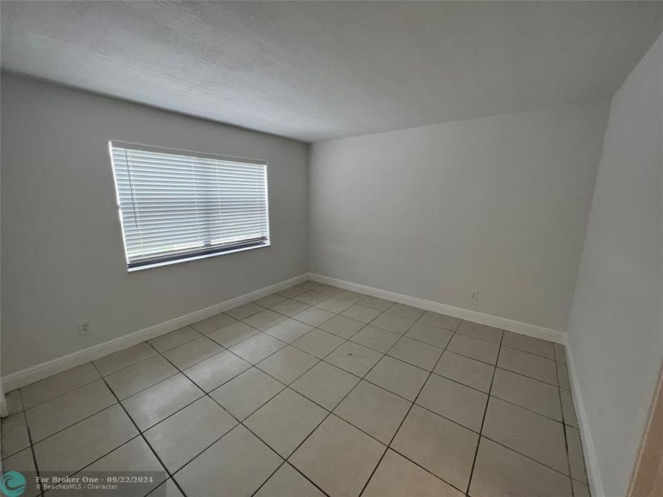 For Sale: $209,900 (2 beds, 2 baths, 950 Square Feet)