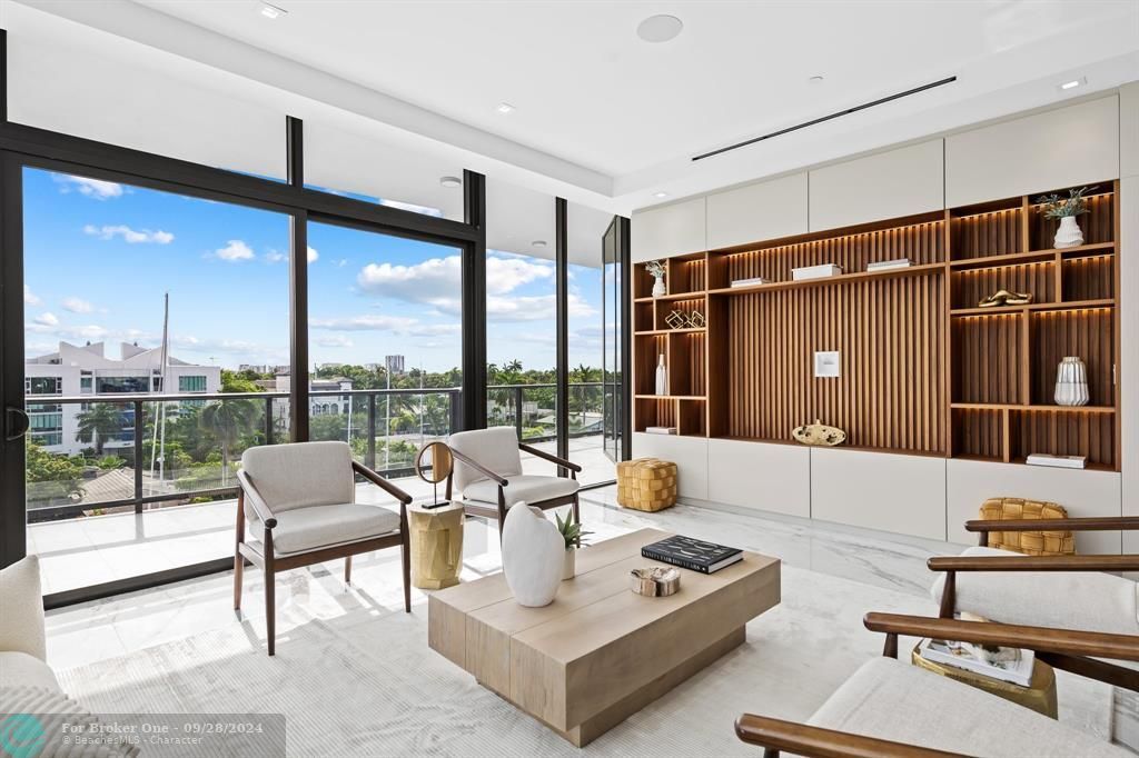 Active With Contract: $4,250,000 (3 beds, 4 baths, 3131 Square Feet)