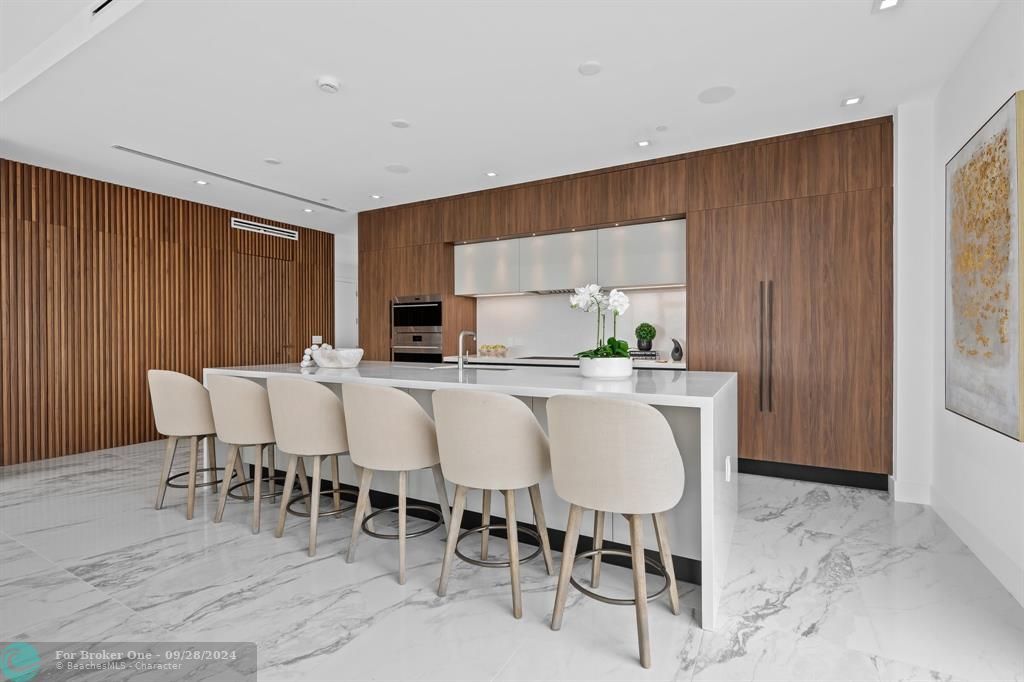 Active With Contract: $4,250,000 (3 beds, 4 baths, 3131 Square Feet)