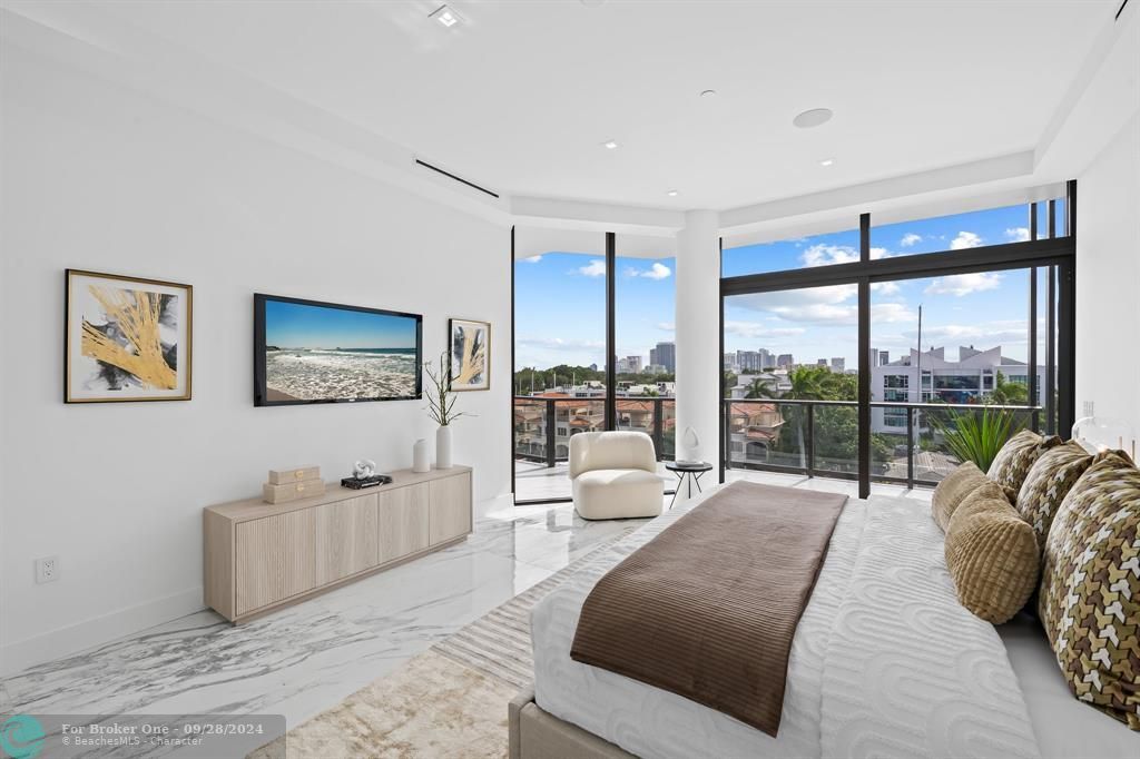 Active With Contract: $4,250,000 (3 beds, 4 baths, 3131 Square Feet)