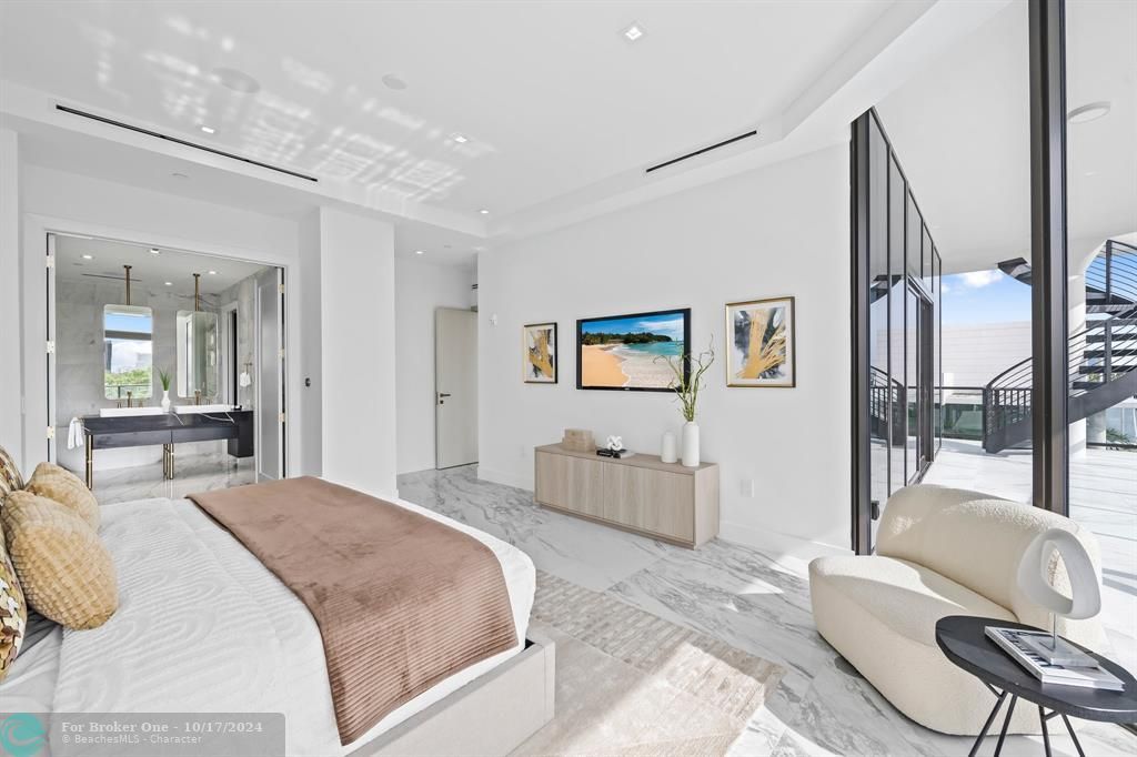 Active With Contract: $4,250,000 (3 beds, 4 baths, 3131 Square Feet)