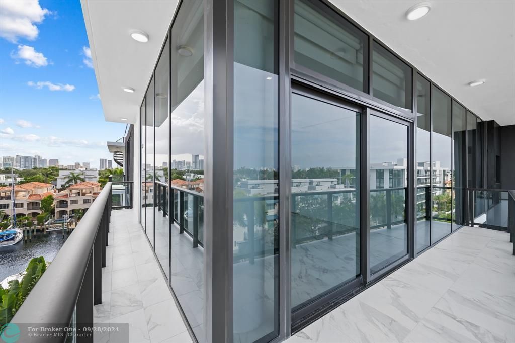 Active With Contract: $4,250,000 (3 beds, 4 baths, 3131 Square Feet)