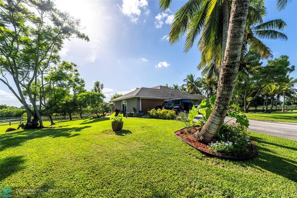 For Sale: $2,395,000 (3 beds, 3 baths, 1854 Square Feet)