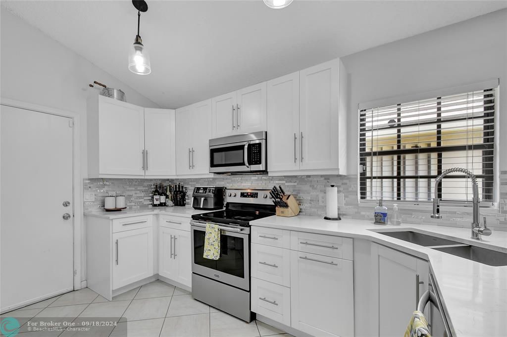 For Sale: $455,000 (3 beds, 2 baths, 1829 Square Feet)