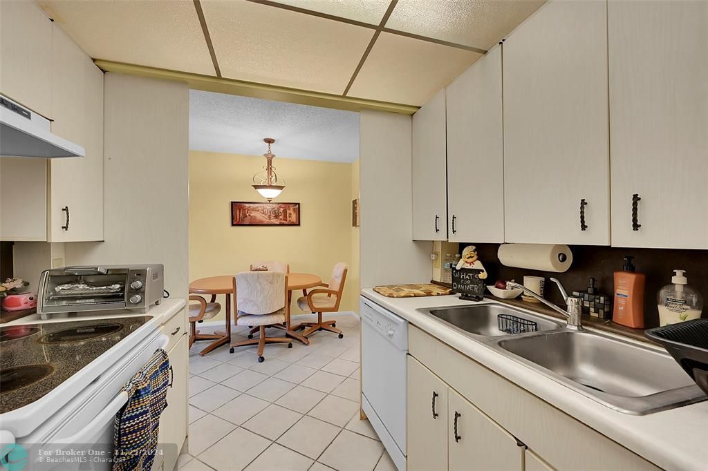 Active With Contract: $99,500 (1 beds, 1 baths, 764 Square Feet)