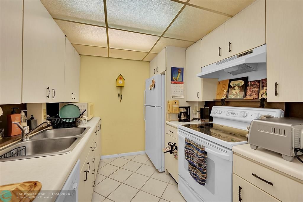 Active With Contract: $99,500 (1 beds, 1 baths, 764 Square Feet)