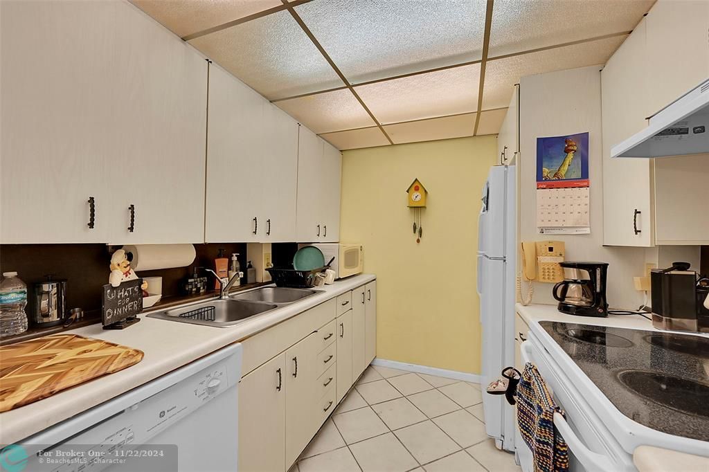 Active With Contract: $99,500 (1 beds, 1 baths, 764 Square Feet)