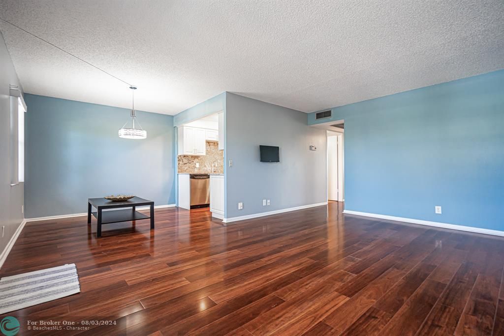 Recently Rented: $2,000 (2 beds, 1 baths, 861 Square Feet)