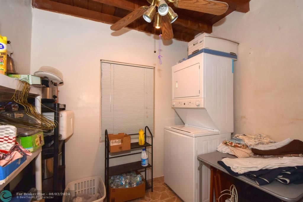 Recently Sold: $475,000 (2 beds, 1 baths, 1139 Square Feet)