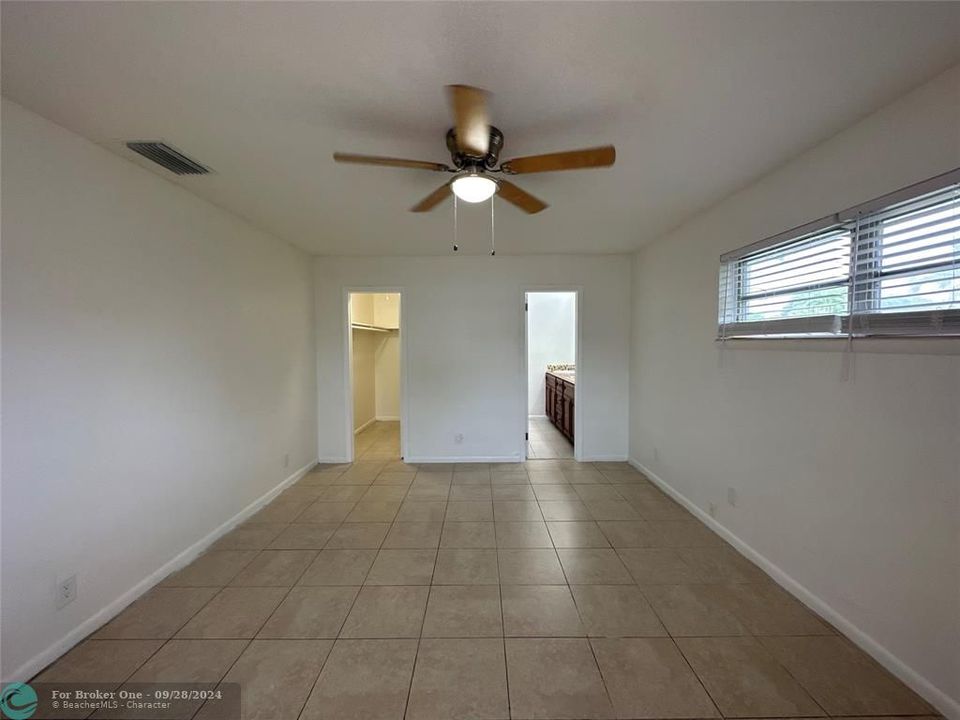 Active With Contract: $3,200 (5 beds, 2 baths, 2250 Square Feet)