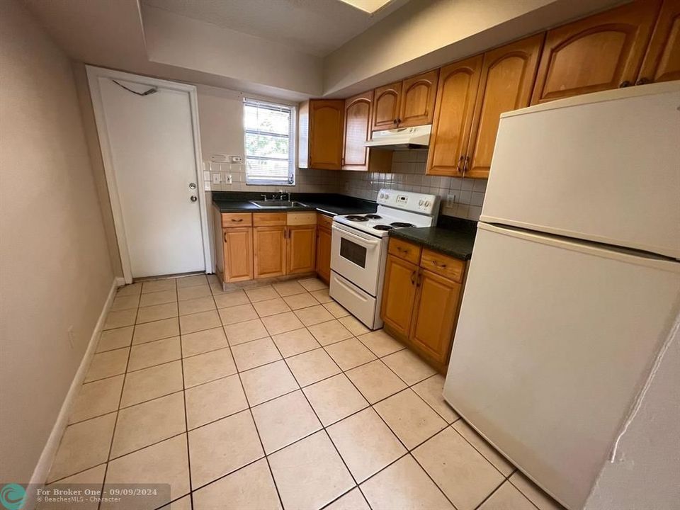 Recently Sold: $1,550 (2 beds, 1 baths, 1809 Square Feet)