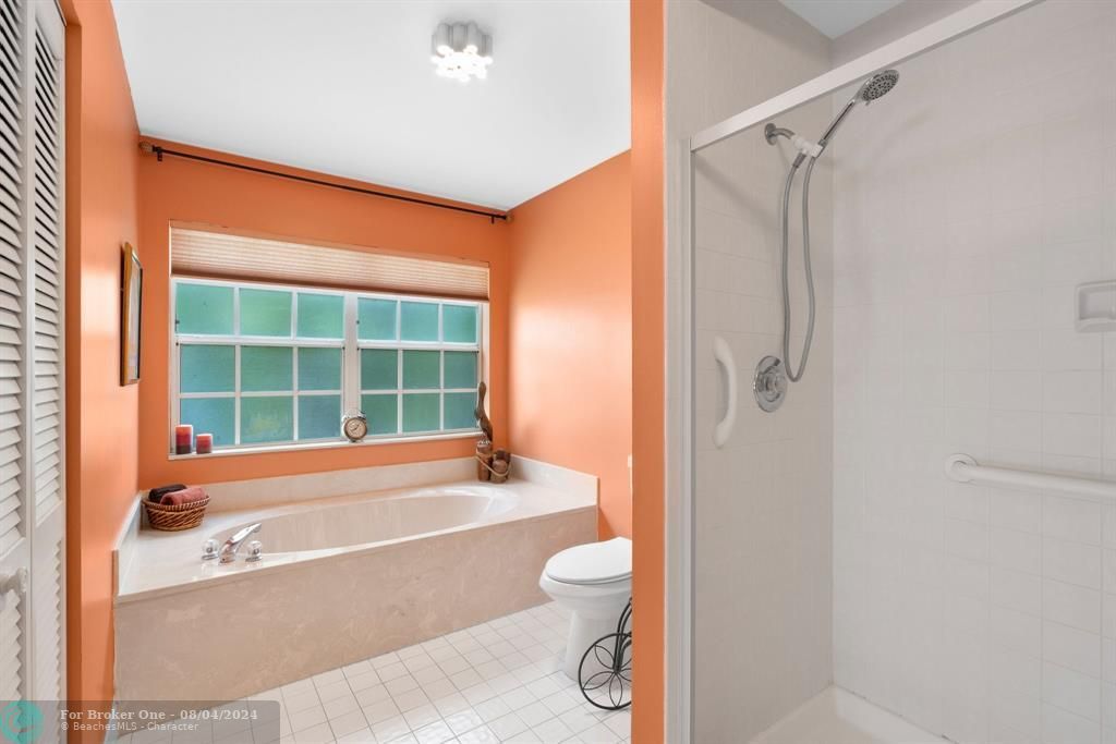 For Sale: $379,900 (2 beds, 2 baths, 1796 Square Feet)