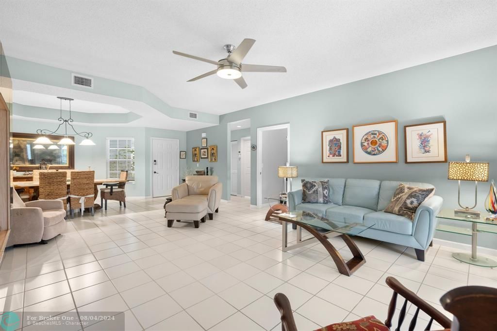 For Sale: $379,900 (2 beds, 2 baths, 1796 Square Feet)