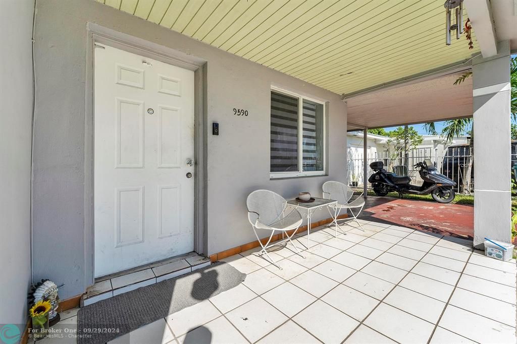 For Sale: $440,000 (3 beds, 2 baths, 851 Square Feet)