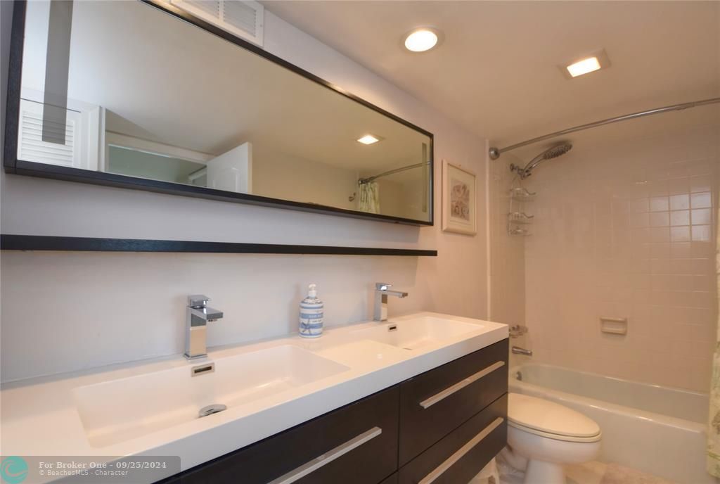 Active With Contract: $4,500 (2 beds, 2 baths, 1310 Square Feet)