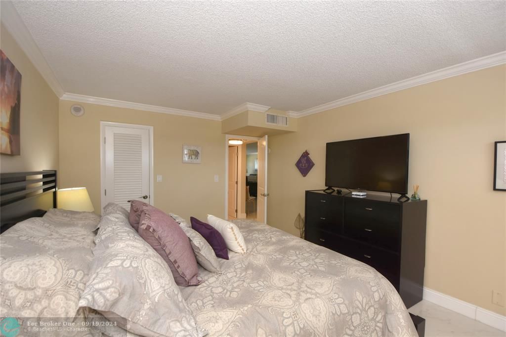 Active With Contract: $4,500 (2 beds, 2 baths, 1310 Square Feet)