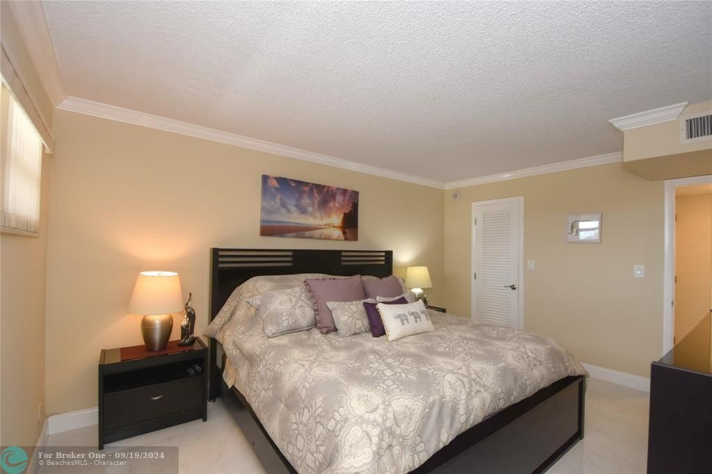 Active With Contract: $4,500 (2 beds, 2 baths, 1310 Square Feet)