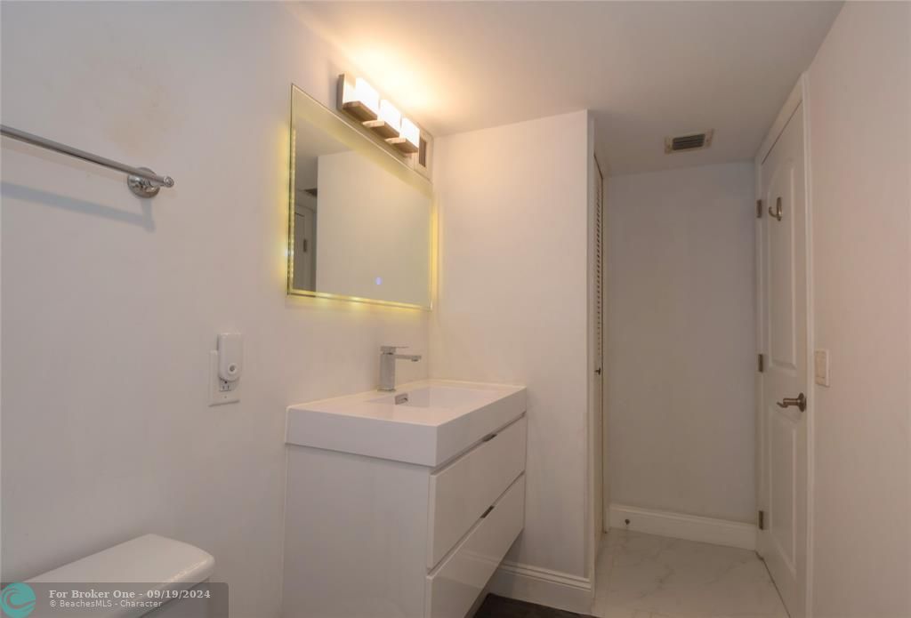 Active With Contract: $4,500 (2 beds, 2 baths, 1310 Square Feet)