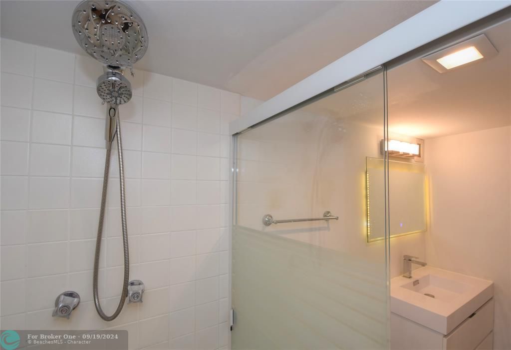 Active With Contract: $4,500 (2 beds, 2 baths, 1310 Square Feet)