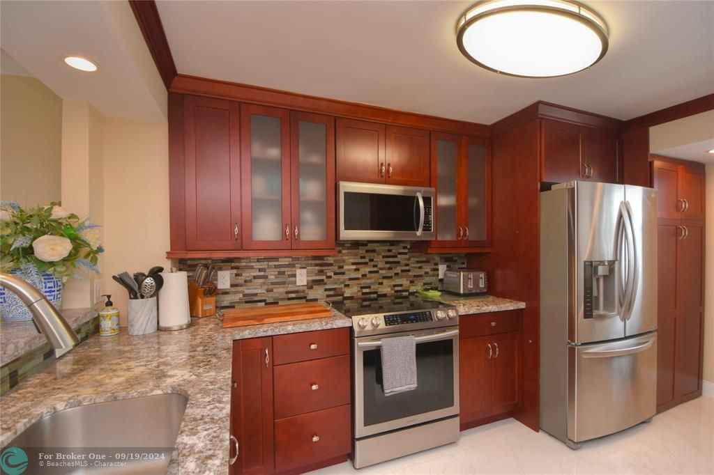 Active With Contract: $4,500 (2 beds, 2 baths, 1310 Square Feet)