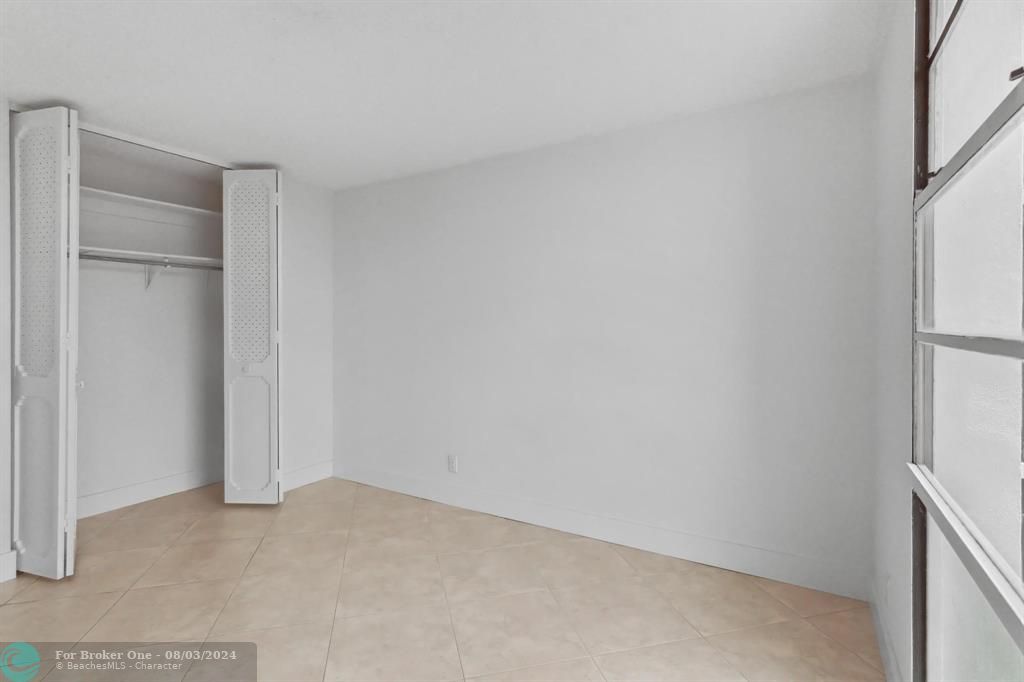 For Sale: $299,000 (2 beds, 2 baths, 1081 Square Feet)