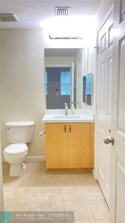 Active With Contract: $289,900 (1 beds, 1 baths, 667 Square Feet)