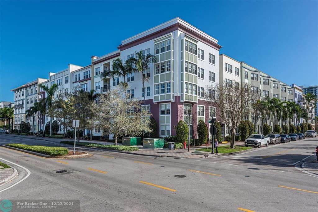 Active With Contract: $289,900 (1 beds, 1 baths, 667 Square Feet)