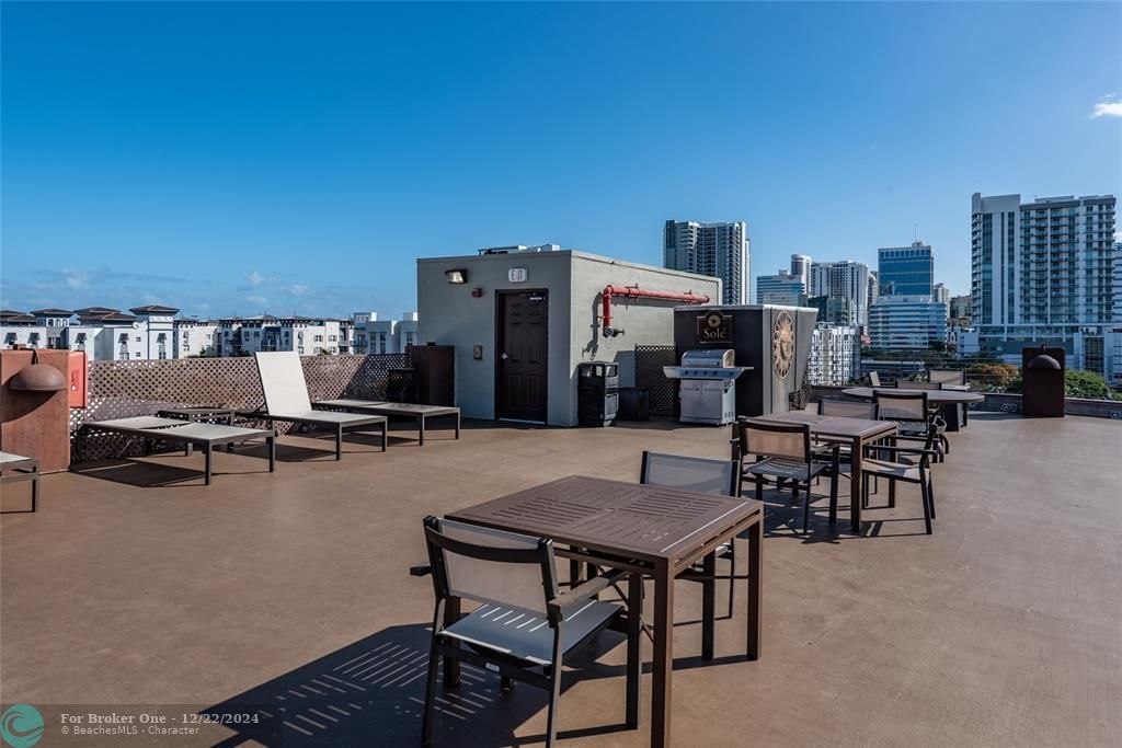 Active With Contract: $289,900 (1 beds, 1 baths, 667 Square Feet)