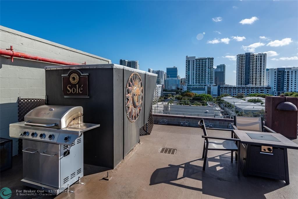 Active With Contract: $289,900 (1 beds, 1 baths, 667 Square Feet)