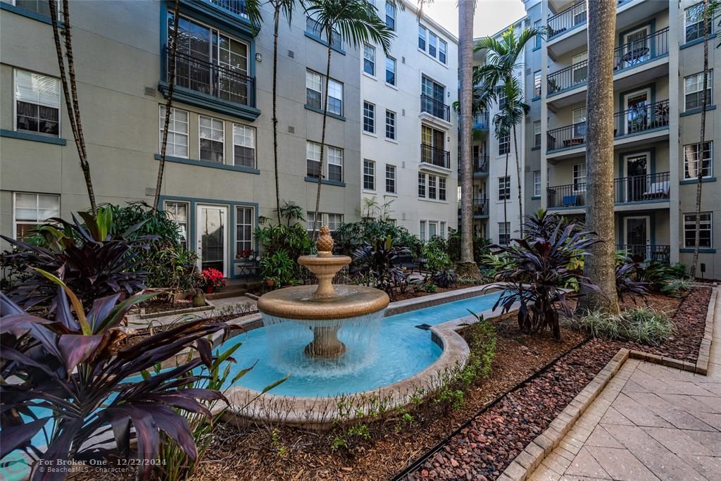 Active With Contract: $289,900 (1 beds, 1 baths, 667 Square Feet)