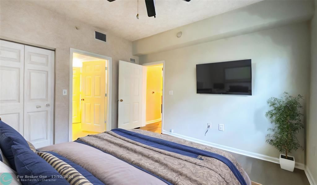 Active With Contract: $289,900 (1 beds, 1 baths, 667 Square Feet)