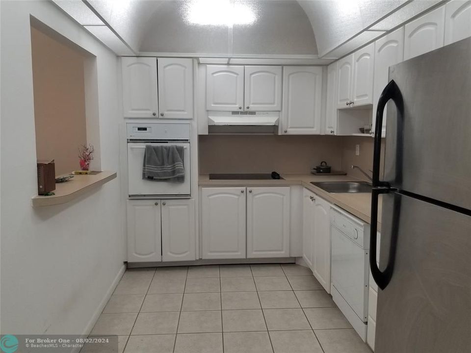 For Sale: $339,000 (1 beds, 1 baths, 1005 Square Feet)