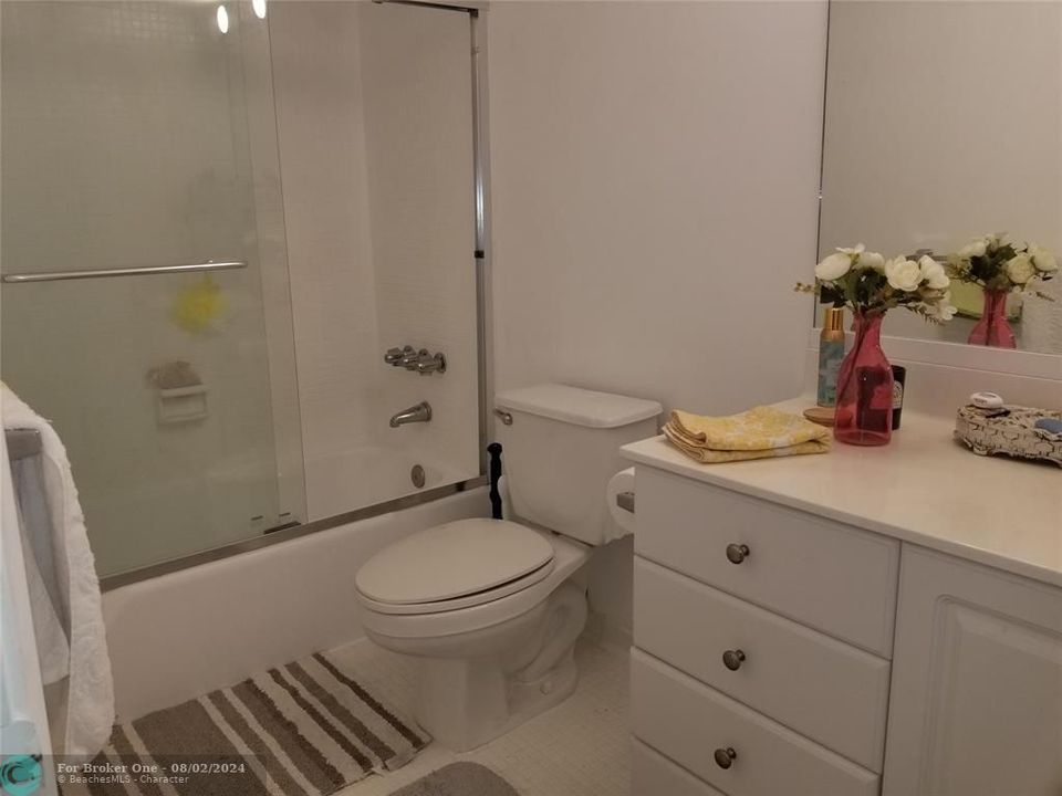 For Sale: $339,000 (1 beds, 1 baths, 1005 Square Feet)