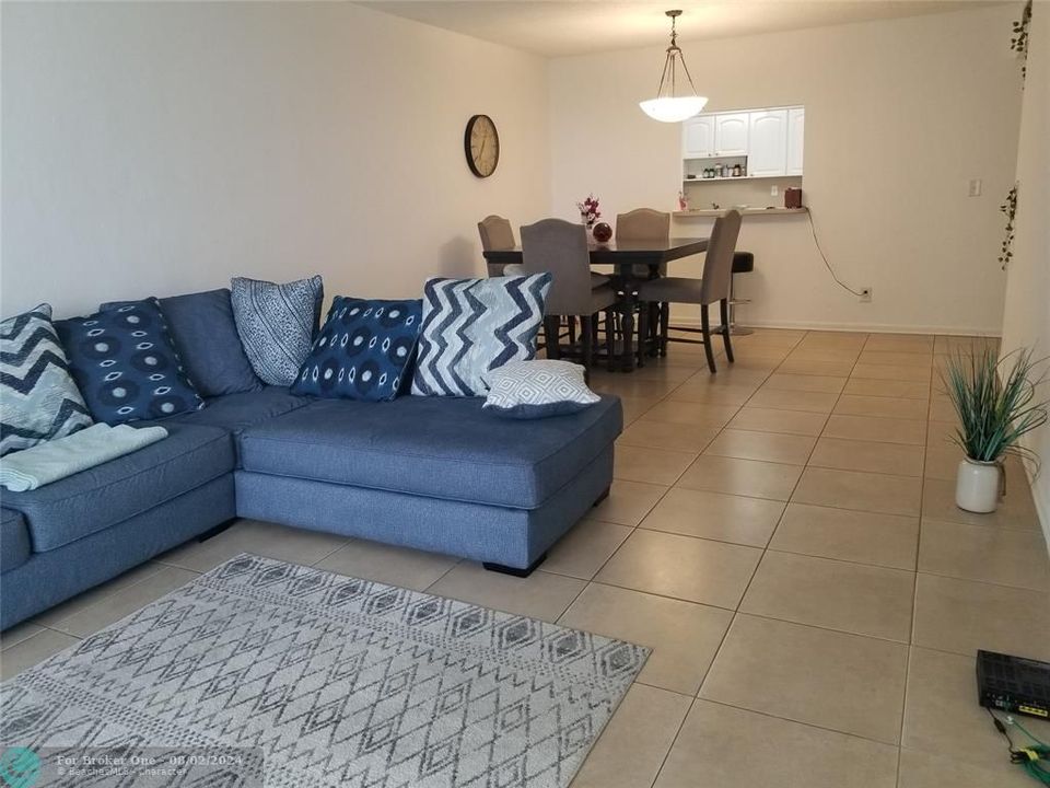 En Venta: $339,000 (1 camas, 1 baños, 1005 Pies cuadrados)