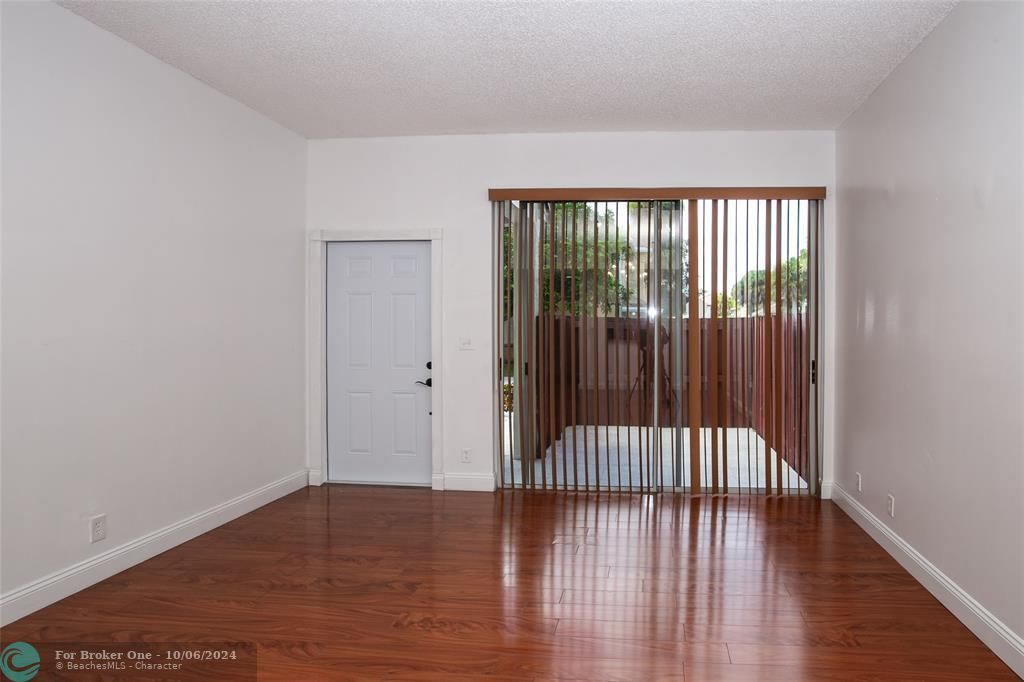 For Rent: $2,600 (2 beds, 3 baths, 1516 Square Feet)