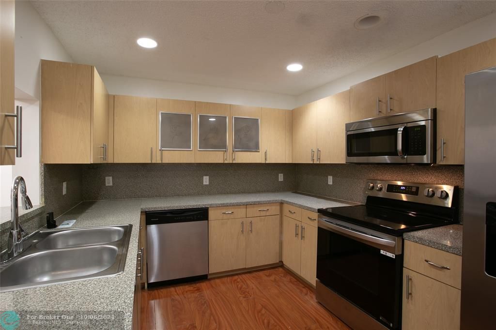 For Rent: $2,600 (2 beds, 3 baths, 1516 Square Feet)