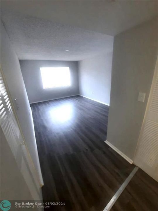 Active With Contract: $1,900 (2 beds, 2 baths, 950 Square Feet)