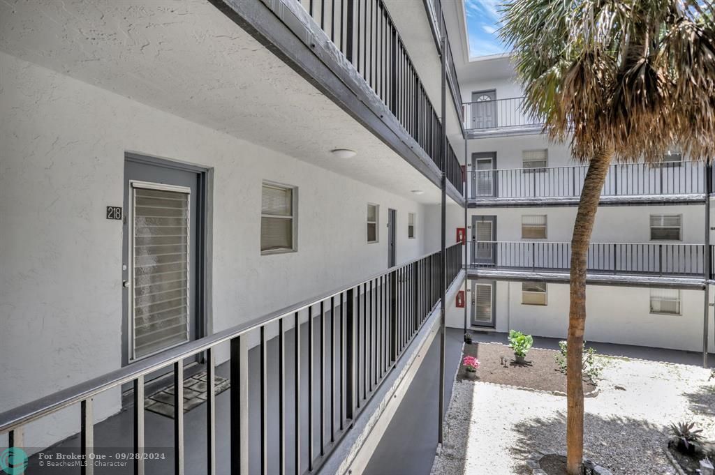 Active With Contract: $115,000 (2 beds, 2 baths, 1010 Square Feet)