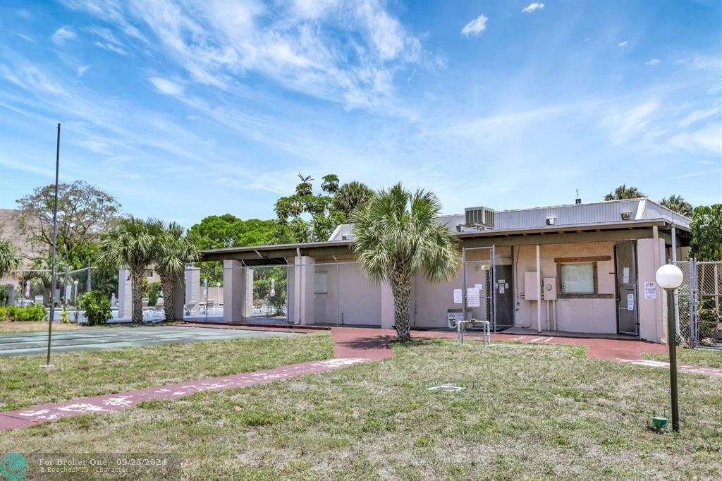 Active With Contract: $115,000 (2 beds, 2 baths, 1010 Square Feet)