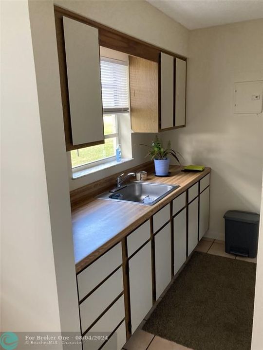 For Sale: $1,800 (2 beds, 1 baths, 0 Square Feet)