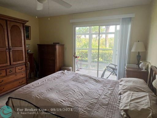 For Sale: $250,000 (2 beds, 2 baths, 1000 Square Feet)