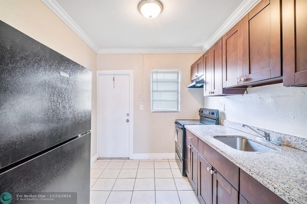 Active With Contract: $1,595 (2 beds, 1 baths, 63868 Square Feet)