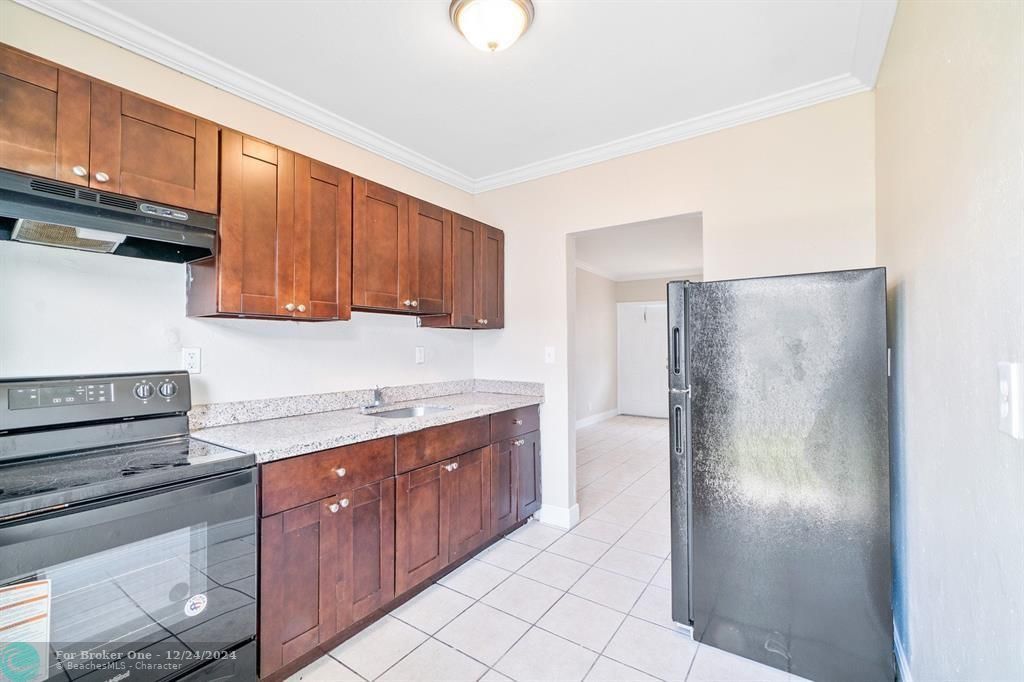 Active With Contract: $1,595 (2 beds, 1 baths, 63868 Square Feet)